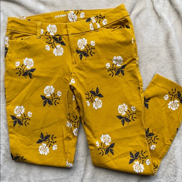 Old Navy Pants - Old Navy Mid-rise Pixie Pants
